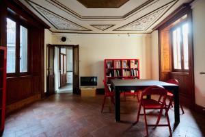 a dining room with a table and chairs and a tv at Casa Marianna - Città Alta - Appartamento Affrescato - Bergamo in Bergamo