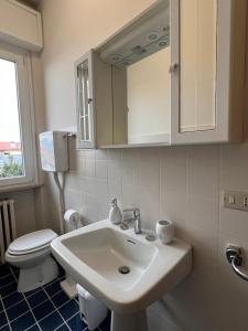 a bathroom with a sink and a toilet and a mirror at Appartamento Blue View in Peschiera del Garda