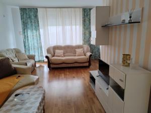 Ruang duduk di Apartman SM