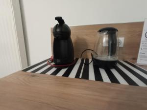 affeepot and a blender sitting on top of a counter at Chez François: appartement 3 chambres 4 personnes in Saint-Avold
