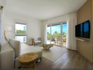 TV a/nebo společenská místnost v ubytování Bentley Hotel South Beach