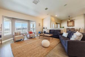 תמונה מהגלריה של The Palm Joshua Tree Spacious 5 BR with Pool Views ביוקה ואלי