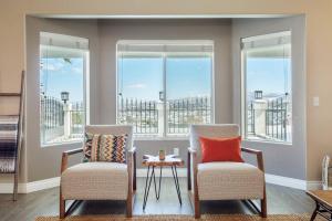 유카 밸리에 위치한 The Palm Joshua Tree Spacious 5 BR with Pool Views에서 갤러리에 업로드한 사진