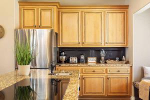 תמונה מהגלריה של The Palm Joshua Tree Spacious 5 BR with Pool Views ביוקה ואלי