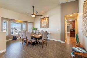 תמונה מהגלריה של The Palm Joshua Tree Spacious 5 BR with Pool Views ביוקה ואלי