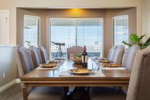 תמונה מהגלריה של The Palm Joshua Tree Spacious 5 BR with Pool Views ביוקה ואלי
