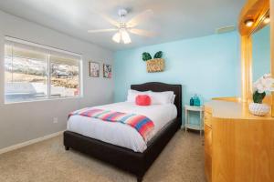 תמונה מהגלריה של The Palm Joshua Tree Spacious 5 BR with Pool Views ביוקה ואלי