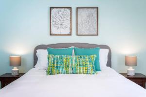 תמונה מהגלריה של The Palm Joshua Tree Spacious 5 BR with Pool Views ביוקה ואלי