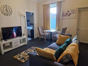 A seating area at Primos Castle - 1 Bedroom in North Shields