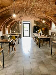 a restaurant with tables and chairs and a large room at Agriturismo Al Mancino in Lonato