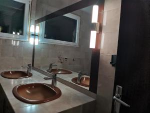 A bathroom at Dedin Orah