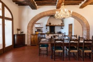 En restaurant eller et andet spisested på Villa Santa Virginia