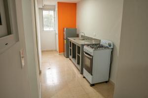 Dapur atau dapur kecil di Blu Hostel