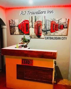 The lobby or reception area at RJ Travellers Inn
