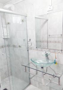 Ένα μπάνιο στο Suíte Aconchegante Balneário Camboriú próximo Praia