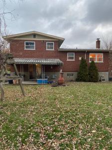 Κήπος έξω από το Lovely home away from home 4BR 3ba