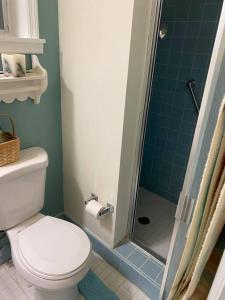 Ένα μπάνιο στο Lovely home away from home 4BR 3ba +22 φωτογραφίες
