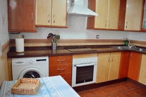 Kuchyň nebo kuchyňský kout v ubytování Apartamentos Maria