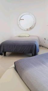 En eller flere senge i et værelse på Casa Valdez