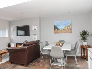 Posezení v ubytování Bryn Llwyd Cottage