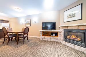 a living room with a table and a fireplace at Horseshoe Valley Suites - The Aurora in Shanty Bay +18 photos