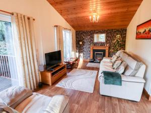 a living room with a couch and a tv at Kantankye Lodge in Skegness
