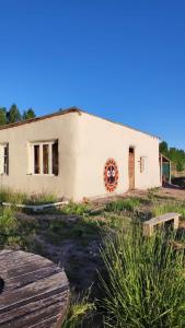 a building with a wreath on the side of it at Posada De La Fortuna in Uspallata