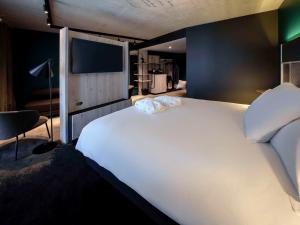 Mercure Hotel Delémont客房内的一张或多张床位