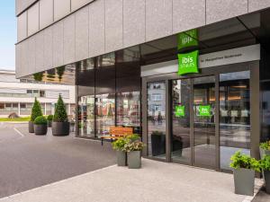酒店内部或周边的超市或其他商店