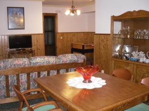 a dining room with a wooden table and chairs at Casa Rural Laguao in Abárzuza