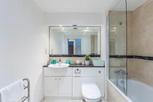 a bathroom with a toilet and a sink and a shower at 2&3 Bedrooms near EXCEL London - Modern Spacious Apartment For Larger Groups in London