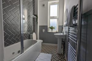 Ein Badezimmer in der Unterkunft Apart-Hotel - Flat 3 - 2 bed 1 bath