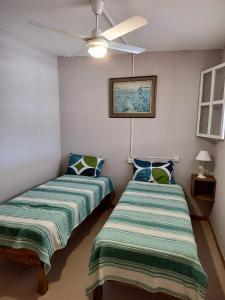 two beds sitting next to each other in a room at La Mora Departamento in Mina Clavero