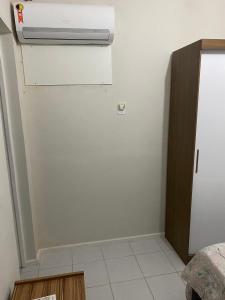 a room with a air conditioner on a wall at APêAju - Apartamento com tudo novinho só para você in Aracaju