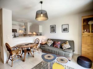 Posedenie v ubytovaní Appartement F2 climatisé avec terrasse, parking privé, à 700m des Thermes de Lamalou-les-Bains - FR-1-451-168 + 14 fotografií