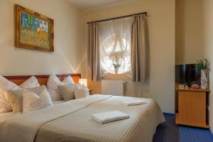 Ένα ή περισσότερα κρεβάτια σε δωμάτιο στο P4W Hotel Residence Szombathely