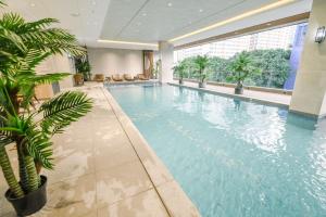 Bazén v ubytování Ardenhills Suites nebo v jeho okolí