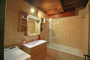 a bathroom with a sink and a bath tub at Le masbareau, gite le vieux domaine in Royères-Saint-Léonard +26 photos