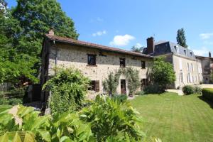 an old stone house with a yard at Le masbareau, gite le vieux domaine in Royères-Saint-Léonard