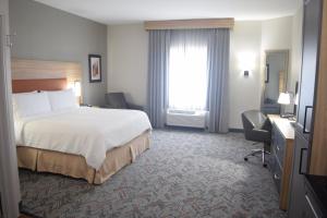 Postel nebo postele na pokoji v ubytování Candlewood Suites Houston I-10 East by IHG
