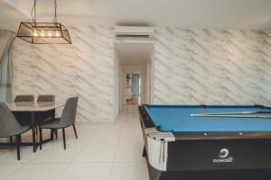 Biliár nebo kulečník v ubytování Teega Luxury 12 pax 4BR Pooltable by Our Stay