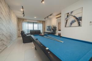 Biliár nebo kulečník v ubytování Teega Luxury 12 pax 4BR Pooltable by Our Stay