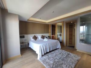 High Class 1BR at One Euphoria客房内的一张或多张床位