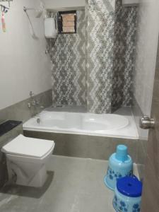 Bilik mandi di Hotel Md Residency