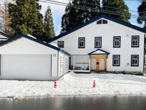 Budova, kde se chata nachází