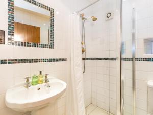 Ένα μπάνιο στο 2 Bed in Chapel-en-le-Frith PK606