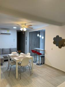 a dining room and living room with a table and chairs at Apartamento Girardot Peñalisa con Piscina in Ricaurte