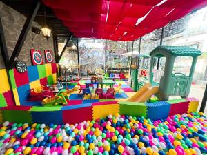 a childrens play area with a bunch of balls at De Vivre Homestay Măng Đen in Kon Von Kla