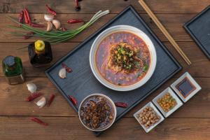 Makanan di atau di tempat lain dekat hotel