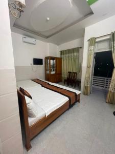 a bedroom with a bed and a television in a room at Hưng Phát Hotel in Phu Yen